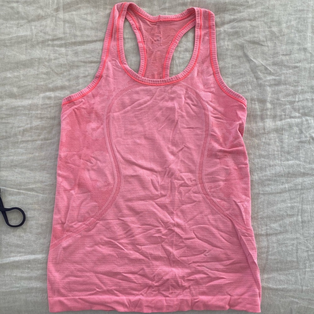 Lululemon women’s size 6 Razorback tank